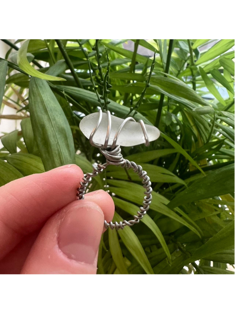 Handmade silver wire wrapped clear seaglass ring 🌊💫

PM me with any questions